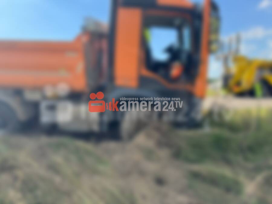 Tödlicher Kieslaster-Frontalcrash: Autofahrer stirbt an Unfallstelle